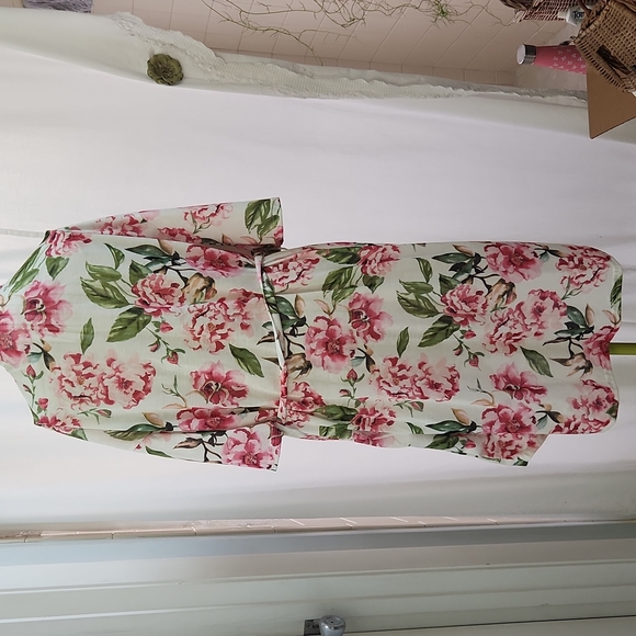 Woman's Robe - Picture 5 of 6